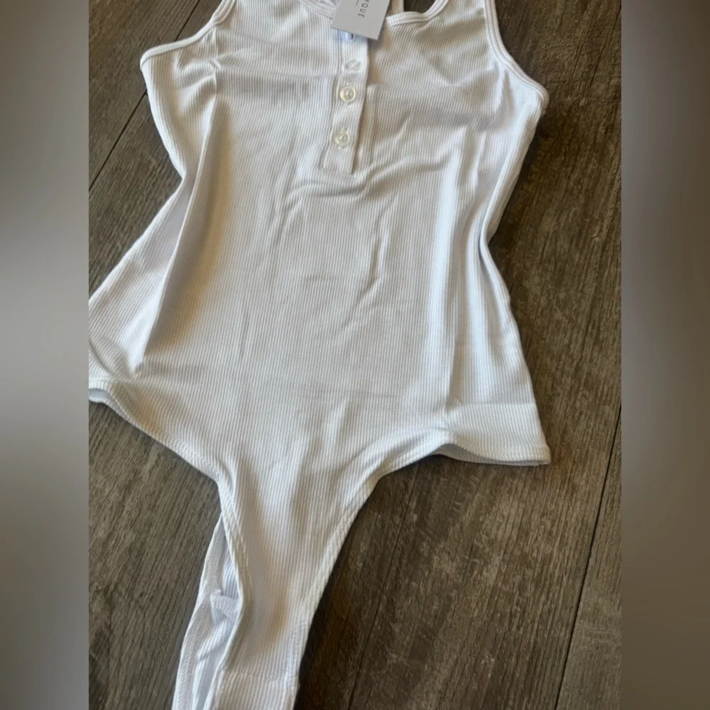 ClYQUE White Ribbed Bodysuit - Picture 8 of 13